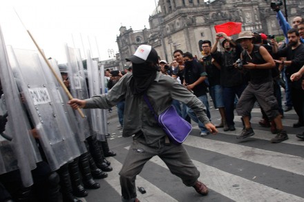 MEXICO: Cuatro años de prisión para 7 activistas por participar en marchas Hal4-440x293