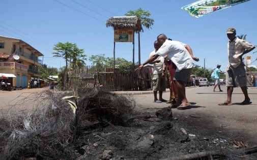 INNOCENTS LYNCHES & BRULES VIVANTS A MADAGASCAR (Sébastien JUDALET, Roberto GIANFALLA) - Page 2 7765390918_sebastien-judalet-et-roberto-gianfalla-ont-ete-lynches-accuses-de-pedophilie-et-de-trafic-d-organes