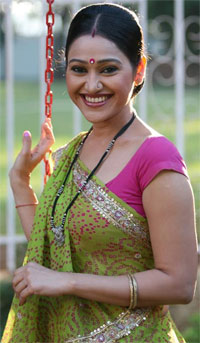 Disha Wakani impresses Saroj Khan Disha-vakani