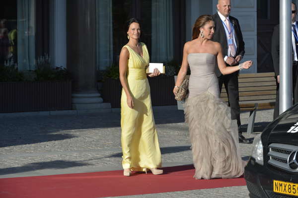 BODA DE MAGDALENA DE SUECIA Y CHRISTOPHER O'NEILL - Página 3 600