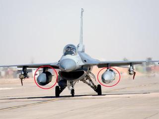 استفسار عن طائرة الاف 16 التي اسقطت بغزة F-16-Fuel-Tanks-24358663_110941_ver1.0_320_240