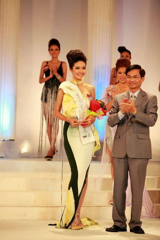 HÌNH ẢNH ĐÊM THI NGƯỜI ĐẸP THỜI TRANG - MISS VIETNAM WORLD 2010 Muoibon