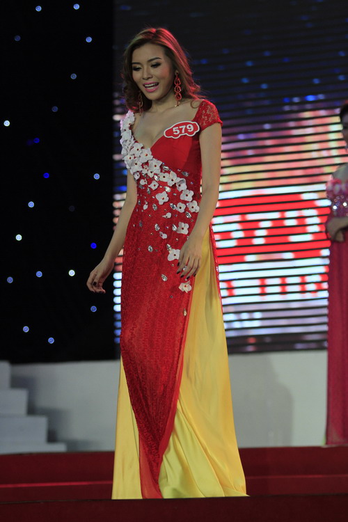 Thí sinh Miss Auto 2011 trình diễn bikini và áo dài  Ao-dai1