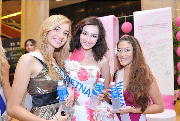 Tổng hợp hoạt động của Trúc Diễm tại Miss International 2011 VoiHawaiivaSlovakia1