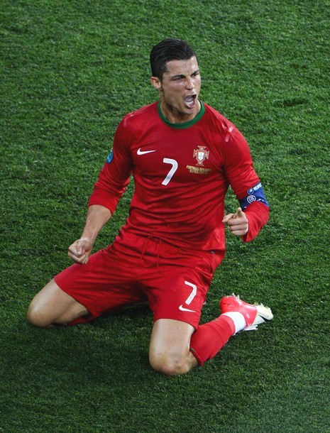 Khoảnh khắc của lòng dũng cảm: Và Ronaldo không còn "điệu" nữa...  Bai-duoi