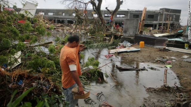 Philippines thành bình địa, số người chết do bão Haiyan có thể vượt xa con số 10.000  Haiyan1%20%282%29