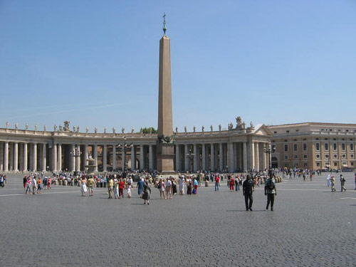 Những quảng trường đẹp nhất Châu Âu 3_21_1303233642_41_1300838282-vatican_st_peters_square