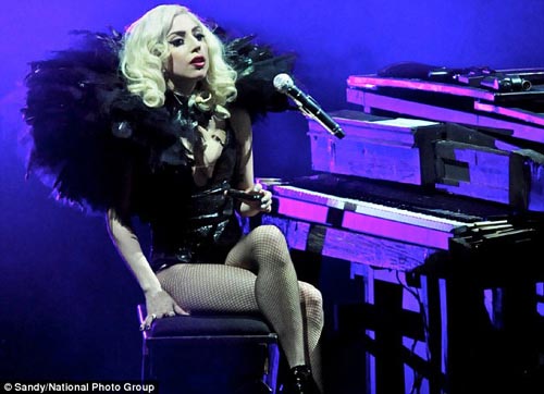 [25/01/2010]Lady GaGa: Tự biết mình rất quyến rũ! Lady-gaga-5