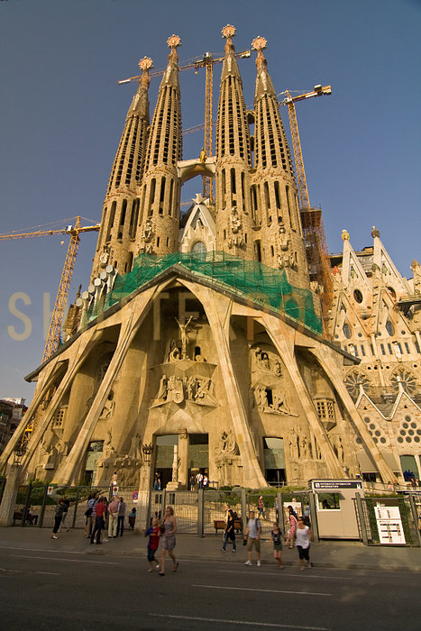 Top 5 nhà thờ đẹp nhất thế giới!!! _20081018_171748_sagrada_familia_2_copy_view