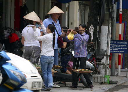 “Nữ quái” lộng hành, chính quyền sở tại không biết! PHN18498