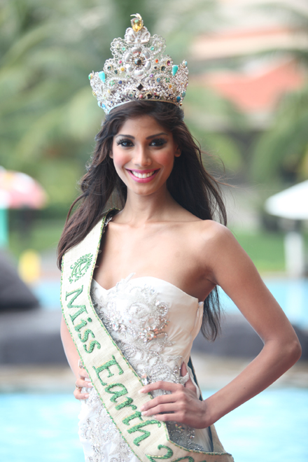 Official thread of MISS EARTH 2010 - Nicole Faria (India) 2_12_1291583250_08_bcdan551210