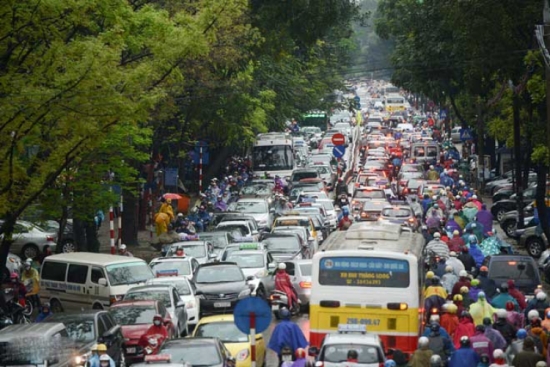 thong - Khổ sở khi người Hà Nội lưu hành giao thông vào trời mưa Cac-nga-duong-ha-noi-hon-loan-trong-mua-lon-bb-baaacvUaeZ