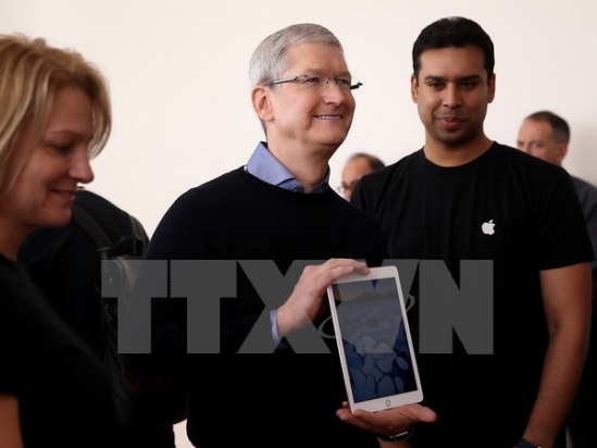 CEO Tim Cook đã nhận bao nhiêu tiền lương từ Apple trong năm 2016? Ttxvn-tim-cookjpg-bb-baaacxMNRF