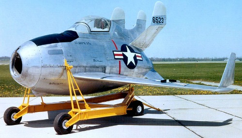 quizz avions - Page 30 McDonnell_XF-85_Goblindim1
