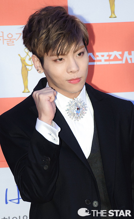 130131 Jonghyun @ Seul Music Awards Tumblr_inline_mhhwroxY9k1qz4rgp