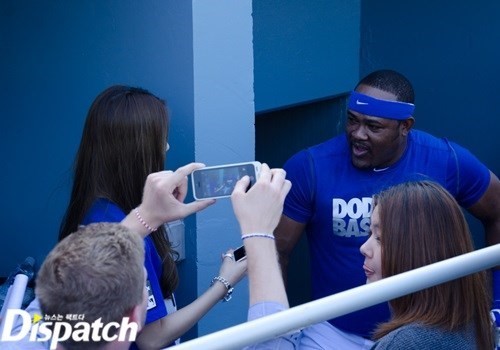 [المزيد من الصور] Suzy في مباراة LA Dodgers مع Ryu Hyun Jin و اللاعبين LA Dodgers….!! Tumblr_inline_n6jqpkSCTH1rfvhz1