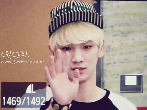 130430 Key @ Sukira Kiss the Radio Tumblr_inline_mm2tph2rpD1qz4rgp