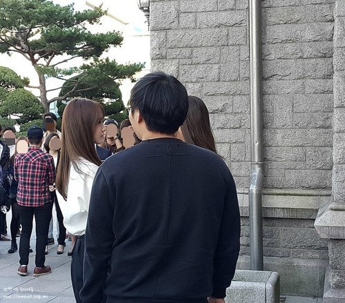 [PIC][15-10-2014]YoonA và SeoHyun xuất hiện tại Đại học Dongguk để chụp ảnh tốt nghiệp vào chiều nay Tumblr_inline_ndlmhk0vdg1ssp2kz