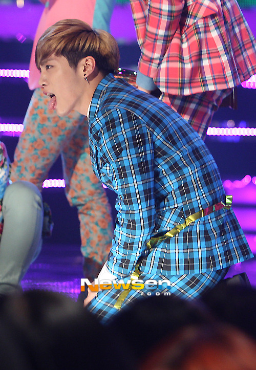 130306 Jonghyun @ Show Champion Tumblr_inline_mj8l2nmQSD1qz4rgp