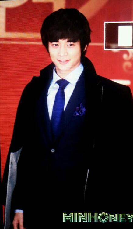 121231 Minho @ 2012 SBS Drama Awards Tumblr_inline_mfw9e2sUBb1qcl8qx