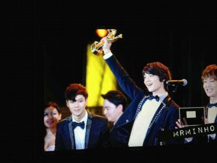 130115 SHINee @ 27th Golden Disk Awards Tumblr_inline_mgo7ntF34f1qcl8qx