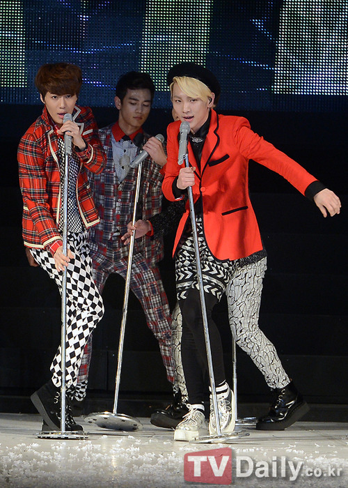 130406 SHINee @ Seoul Girls Collection 2013 event Tumblr_inline_mku3mpRZNZ1qz4rgp