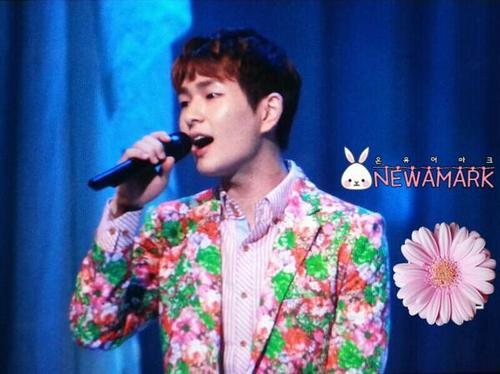 130305 Onew @ KBS Open Concert Tumblr_inline_mj6supgk7N1qz4rgp