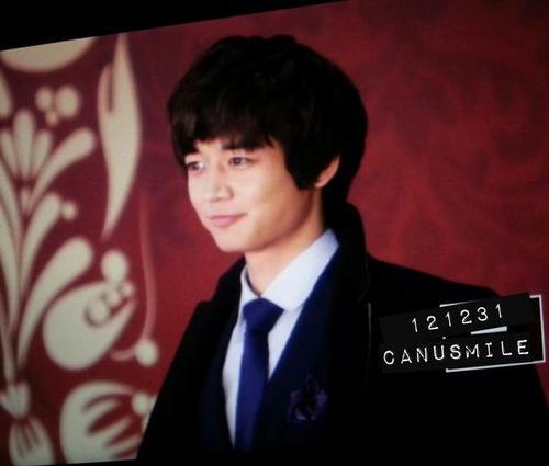 121231 Minho @ 2012 SBS Drama Awards Tumblr_inline_mfw8zoGhlR1qcl8qx