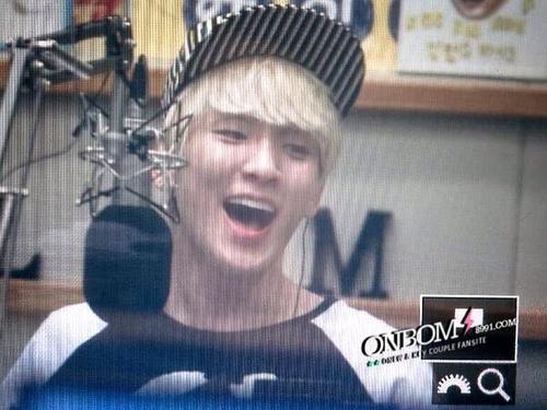 130430 Key @ Sukira Kiss the Radio Tumblr_inline_mm2u3eRZ6a1qz4rgp