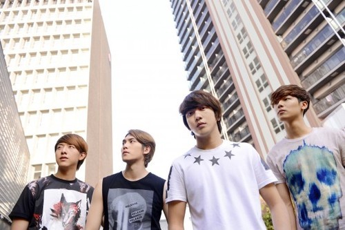 [Photos|Scans] THE STORY OF CNBLUE / NEVER STOP Tumblr_inline_mu2u7k8p461ql3yq5