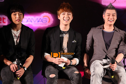 050410 U-Kiss en el Show King M! Press Conference FULL Tumblr_l0g073PNlJ1qb64gu