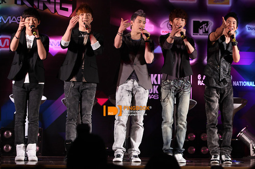 050410 U-Kiss en el Show King M! Press Conference FULL Tumblr_l0g0m3Yhib1qb64gu