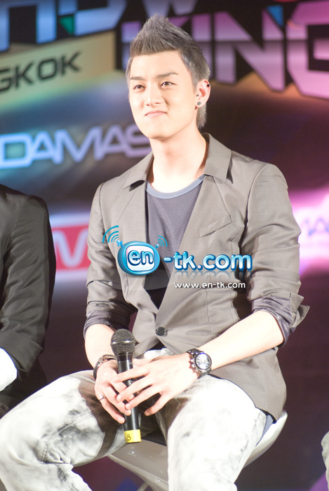 050410 U-Kiss en el Show King M! Press Conference FULL Tumblr_l0g0qo0q0B1qb64gu