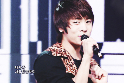 pic]ا Jonghyun في Inkigayo   Tumblr_lafh1iTLng1qcl8qx