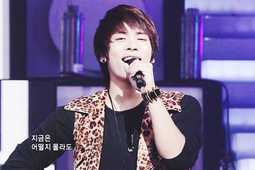 pic]ا Jonghyun في Inkigayo   Tumblr_lafh38QPIE1qcl8qx