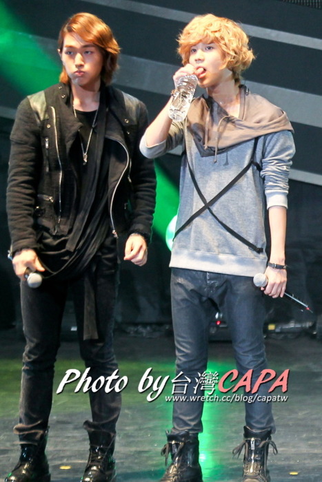 Onew y Taemin compartiendo un agua xD Tumblr_lbuqkt0sHM1qcl8qx