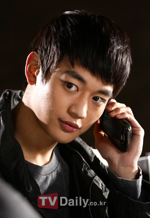 Minho @ The Pianist Tumblr_lc32hbP9SF1qcl8qx