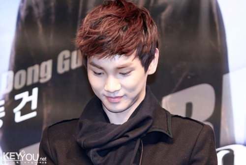 101130 Onew y Key @  The Warrior's Way Premiere  Tumblr_lcpb6ehr631qcl8qx