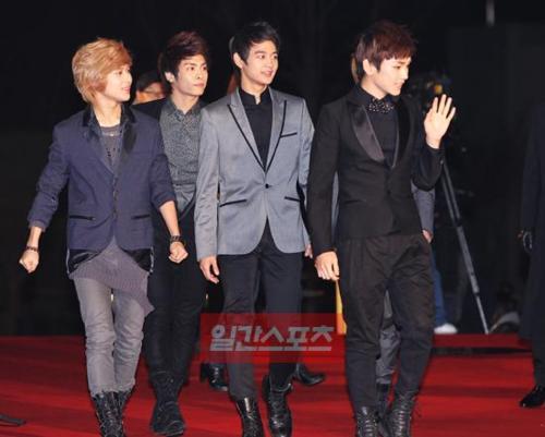 101209 SHINee @ 25º Golden Disk  Tumblr_ld5sbvfuoa1qcl8qx