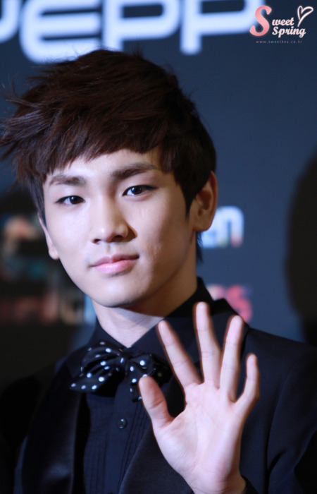 101209 Key @ Golden Disk Awards Tumblr_ld7t6i9dyn1qcl8qx