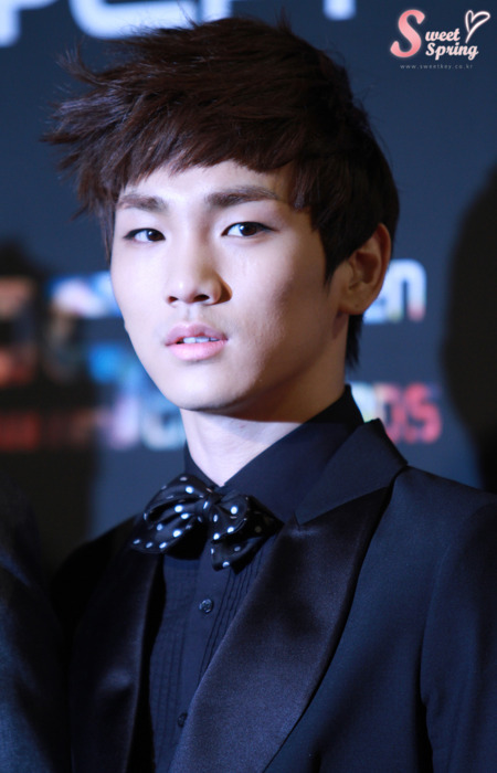 101209 Key @ Golden Disk Awards Tumblr_ld7tdirE2I1qcl8qx