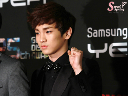 101209 Key @ Golden Disk Awards Tumblr_ld7tlf1sEi1qcl8qx