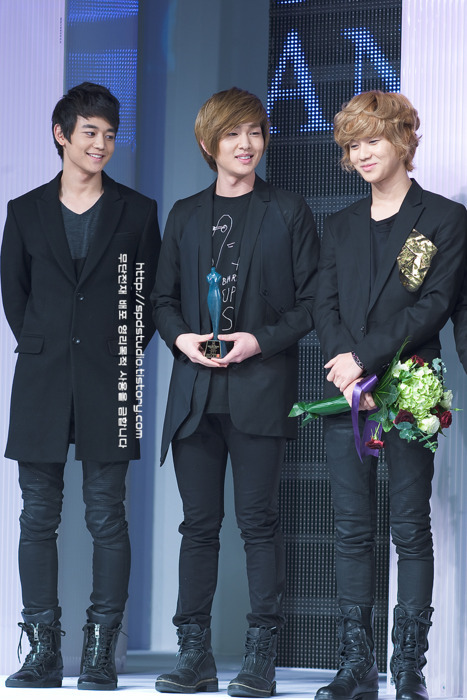 101214 SHINee @ Korea Best Dresser Swan Award Tumblr_ldg94iz3Ta1qcl8qx