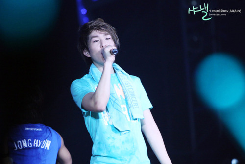 [IMG/010111] Onew @ 1er concierto en Seoul Tumblr_lecuoboI4K1qcl8qx