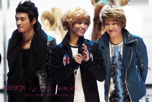 Happy Onew Appa and Taemin Baby @ MBC Gayo Daejun  Tumblr_les9boTcHZ1qcl8qx