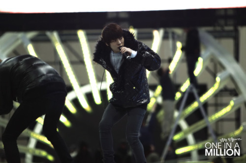 [20101229] Jonghyun @ SBS Gayo REHEARSAL Tumblr_lesa8mWxoK1qcl8qx