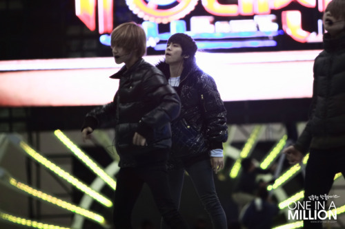 [20101229] Jonghyun @ SBS Gayo REHEARSAL Tumblr_lesa966ULm1qcl8qx