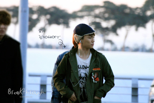 100111 SHINee @ Incheon airport Tumblr_letd4sutS41qcl8qx