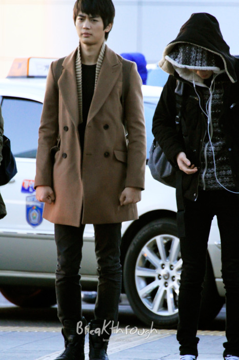 100111 SHINee @ Incheon airport Tumblr_letdacKjZe1qcl8qx