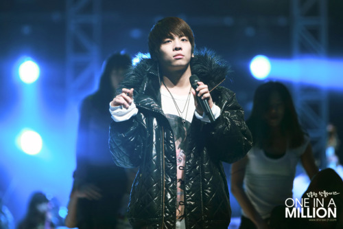 [20101230] Jonghyun @ KBS Gayo REHEARSAL Tumblr_lexwq8YSLw1qcl8qx